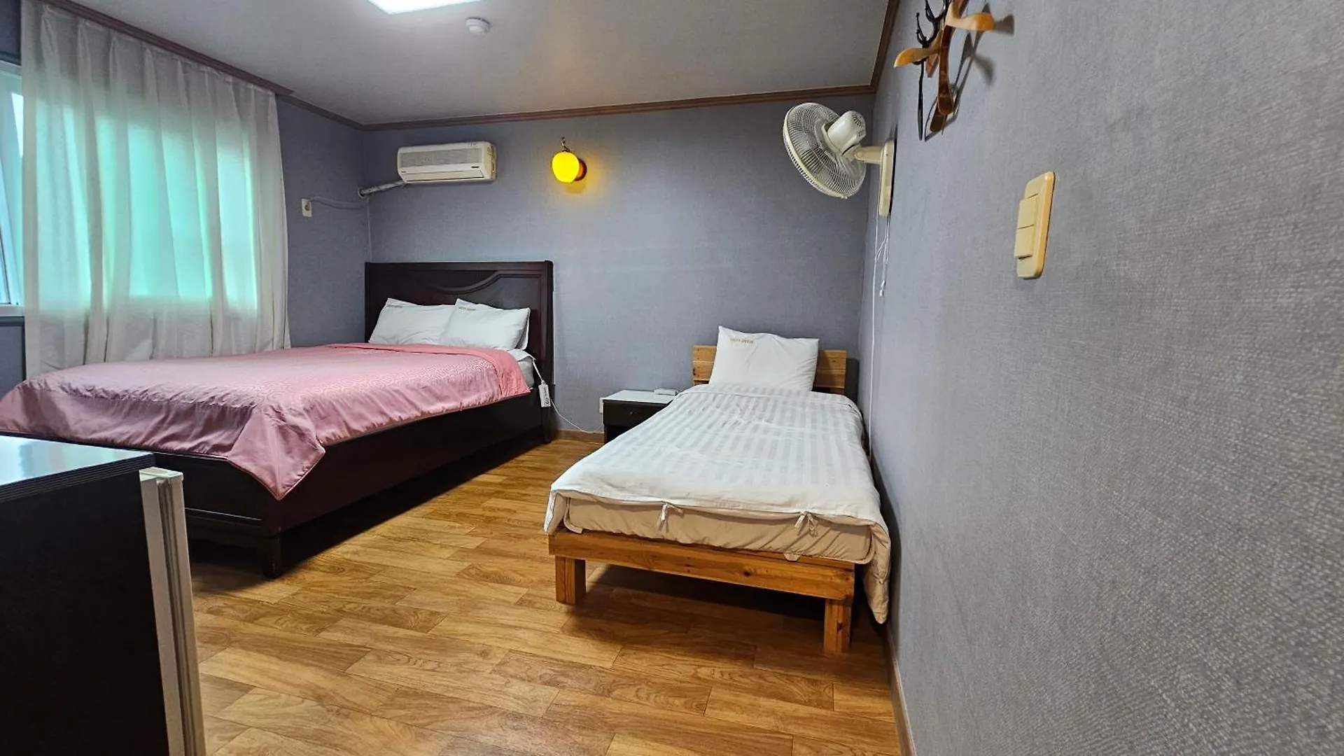 Shiny Hotel Чеджудо