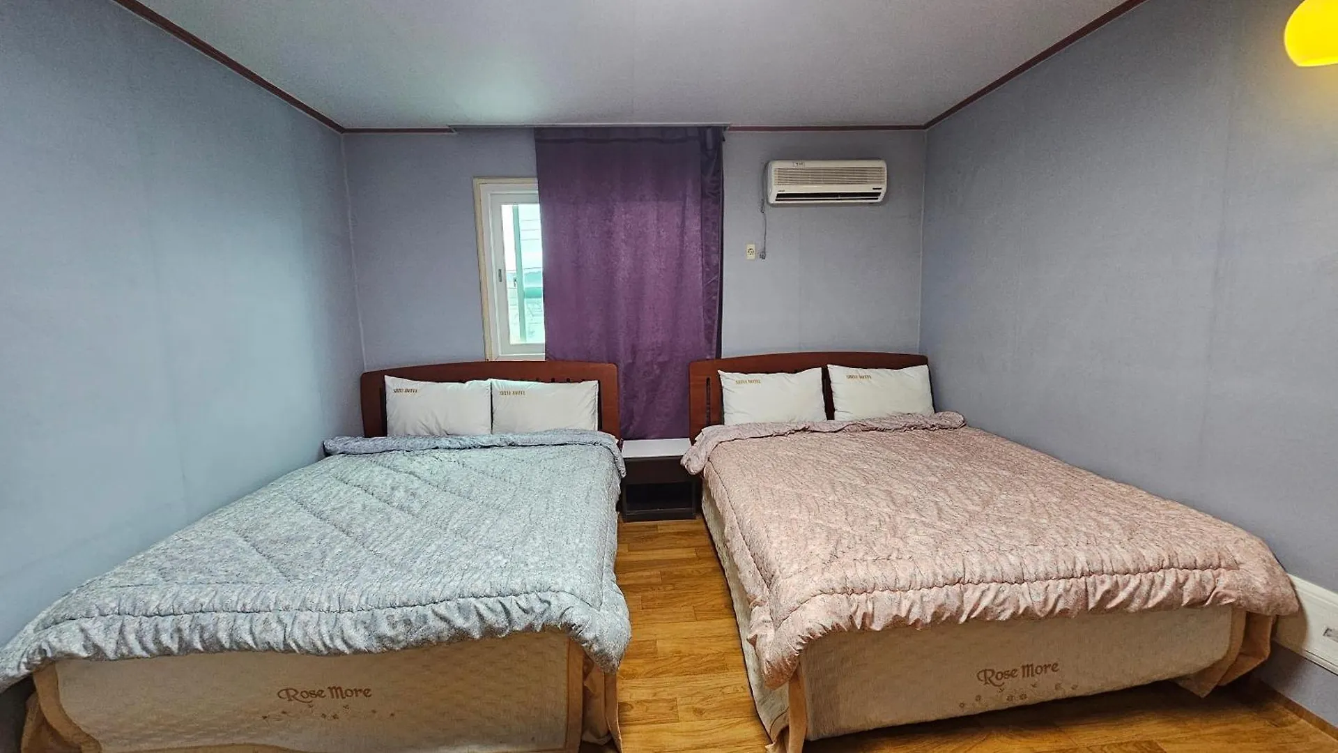 Shiny Hotel Чеджудо